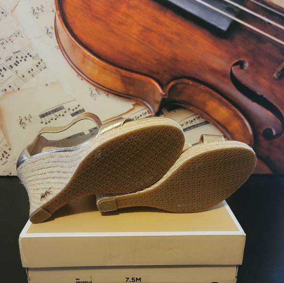 EUC Michael Kors Metallic Leather Espadrille Wedge in Pale Gold size 7.5 - Picture 3 of 6